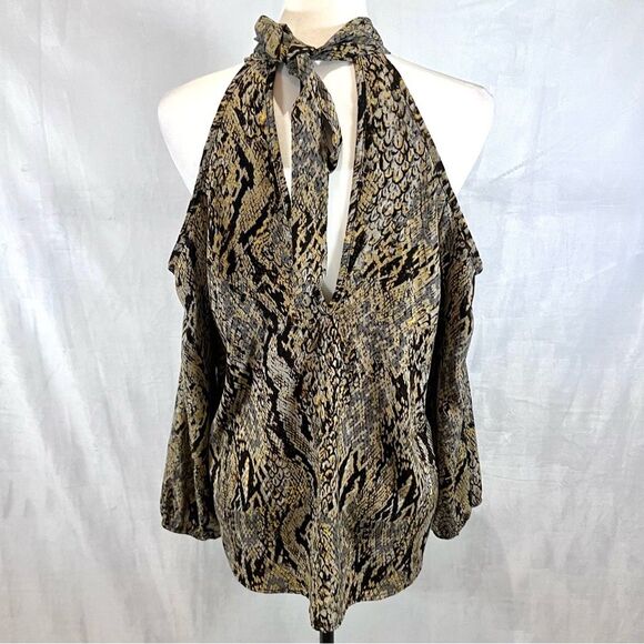 Blush long sleeve cold shoulder animal print backless top size medium - Picture 4 of 6